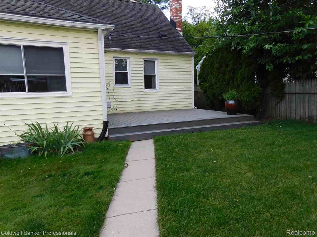 1591 Webster St - Photo 3 of 31