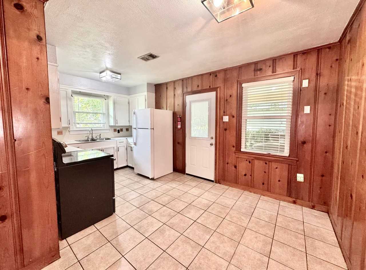 2428 Orpine Ave - Photo 3 of 18