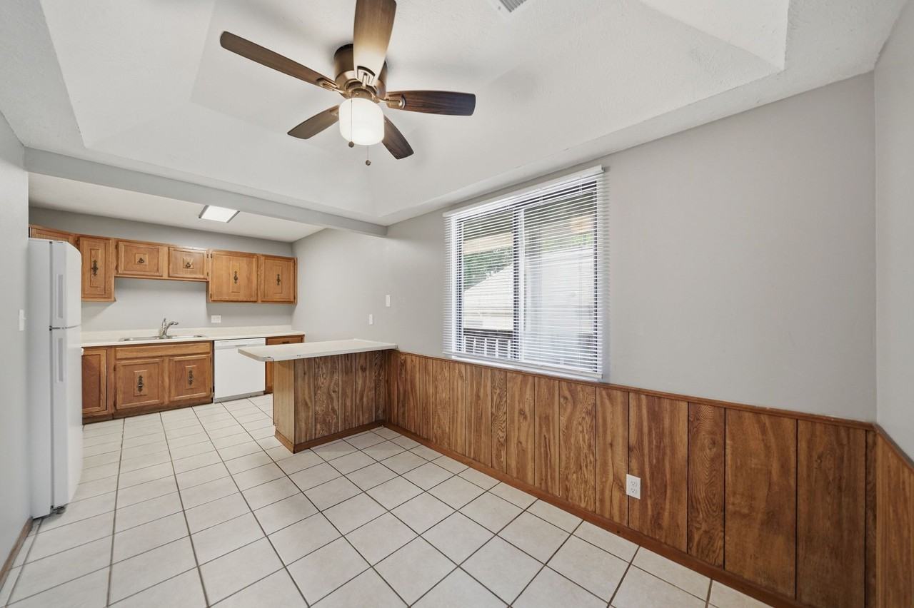 2612 J St #3 - Photo 4 of 10