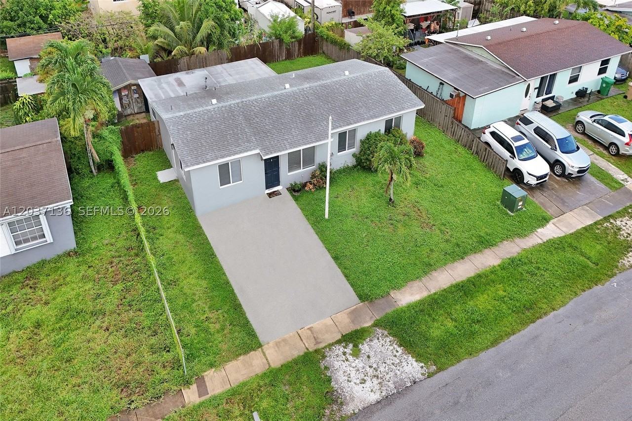 5701 Sw 37th St - Photo 3 of 50