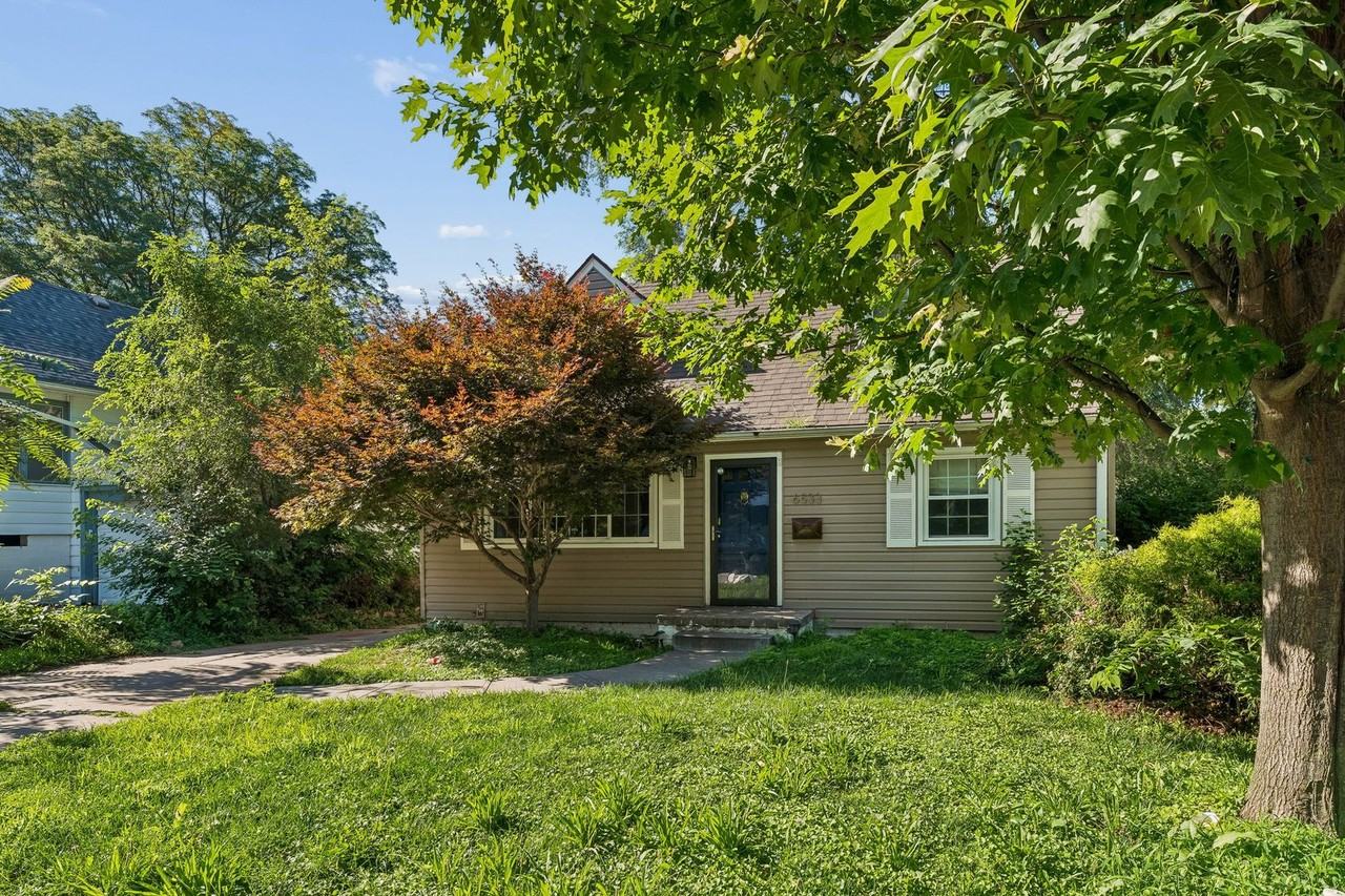 6533 Pinkney St - Photo 2 of 29
