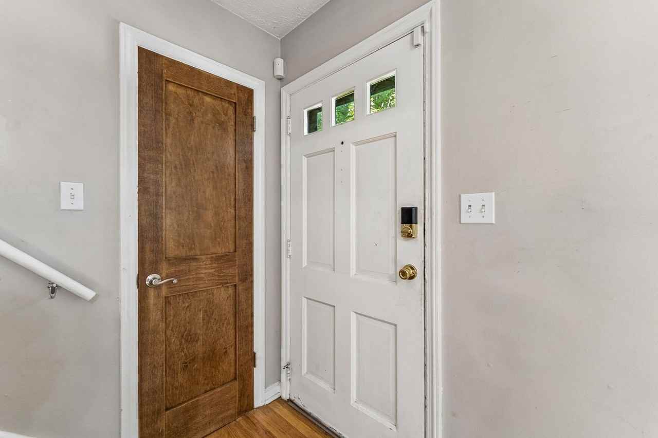 6533 Pinkney St - Photo 3 of 29