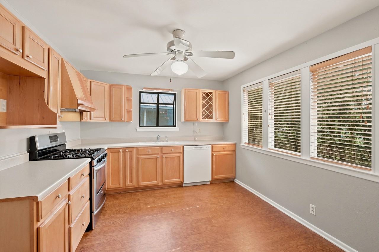 4515 Clear Spring Dr - Photo 5 of 20