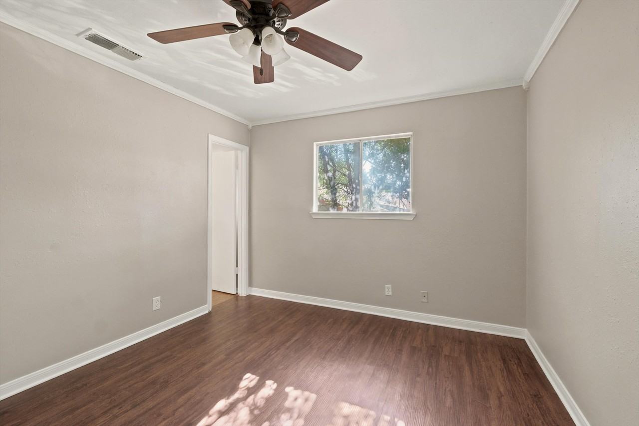 4515 Clear Spring Dr - Photo 7 of 20