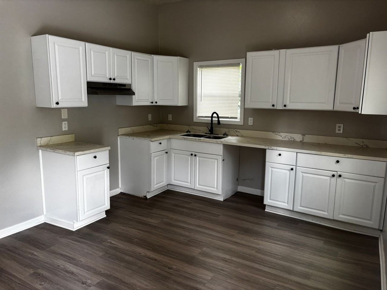 2281 Virginia St - Photo 3 of 21