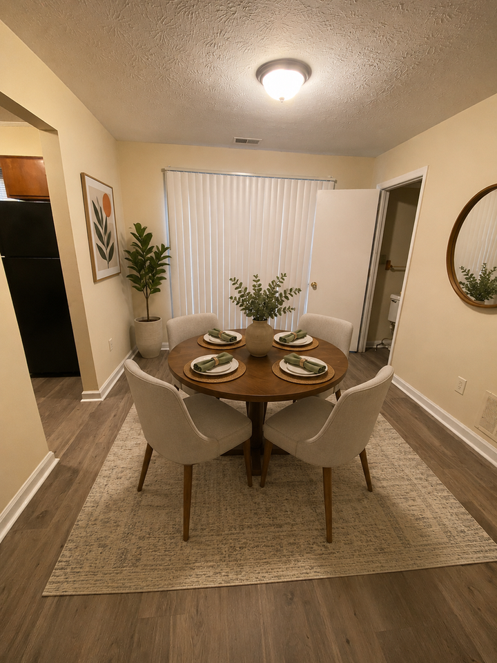 2077 Lenoa Ln - Photo 4 of 15