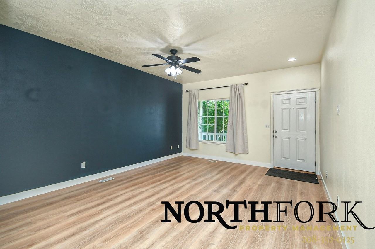 5619 S Summit Creek Way - Photo 2 of 12
