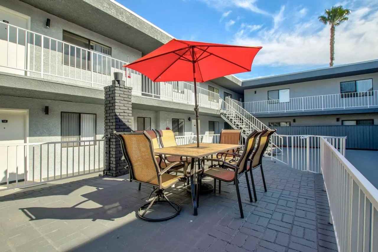 17211 Chatsworth Street - Photo 5 of 19