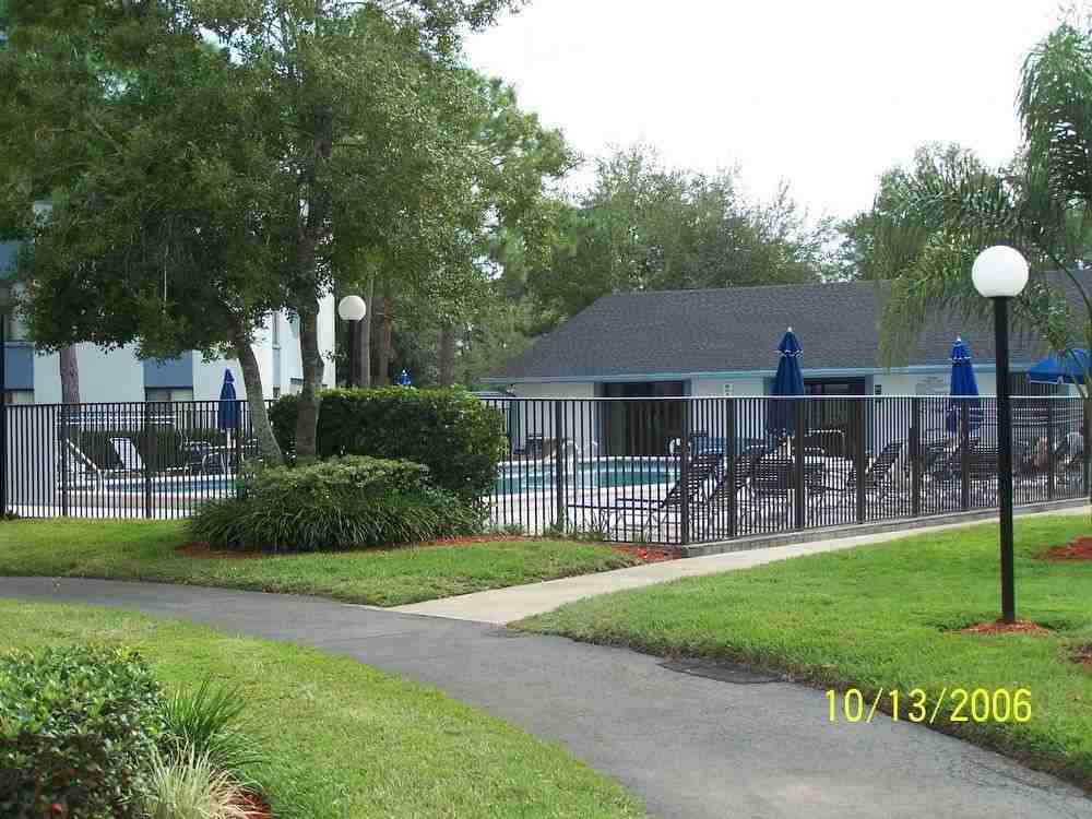 952 Courtyard Ln - Photo 2 of 28