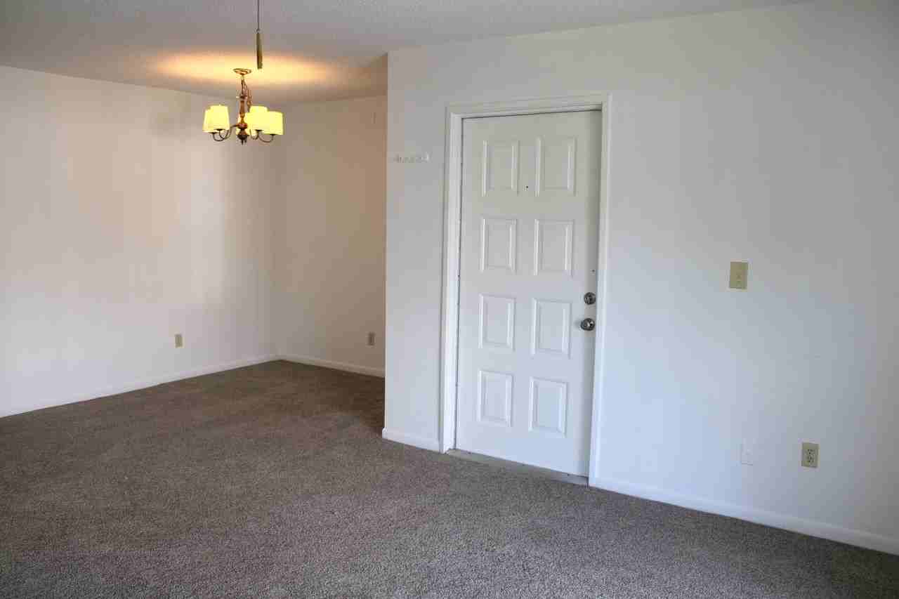 952 Courtyard Ln - Photo 6 of 28