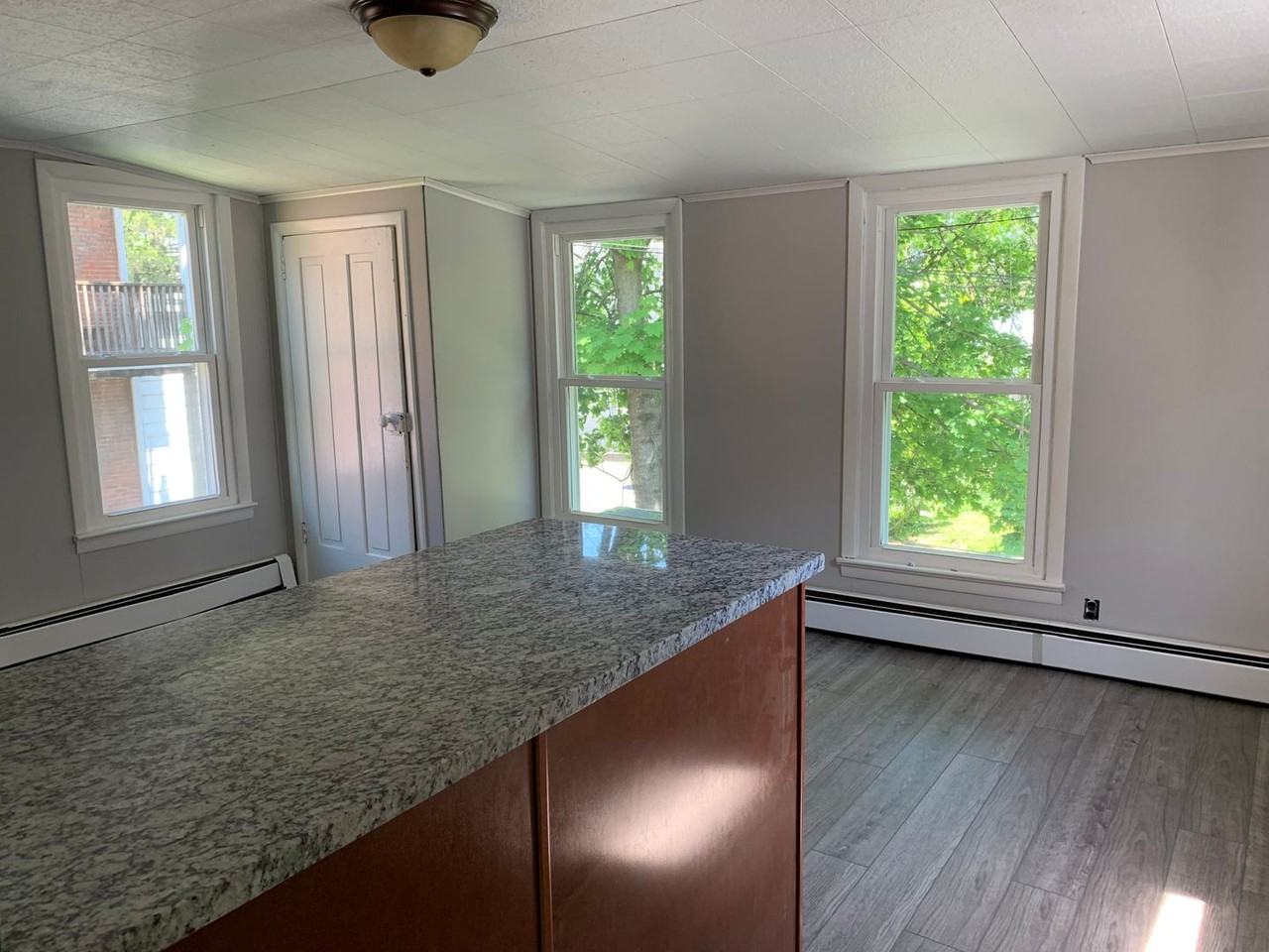 238 E King St - Photo 6 of 15