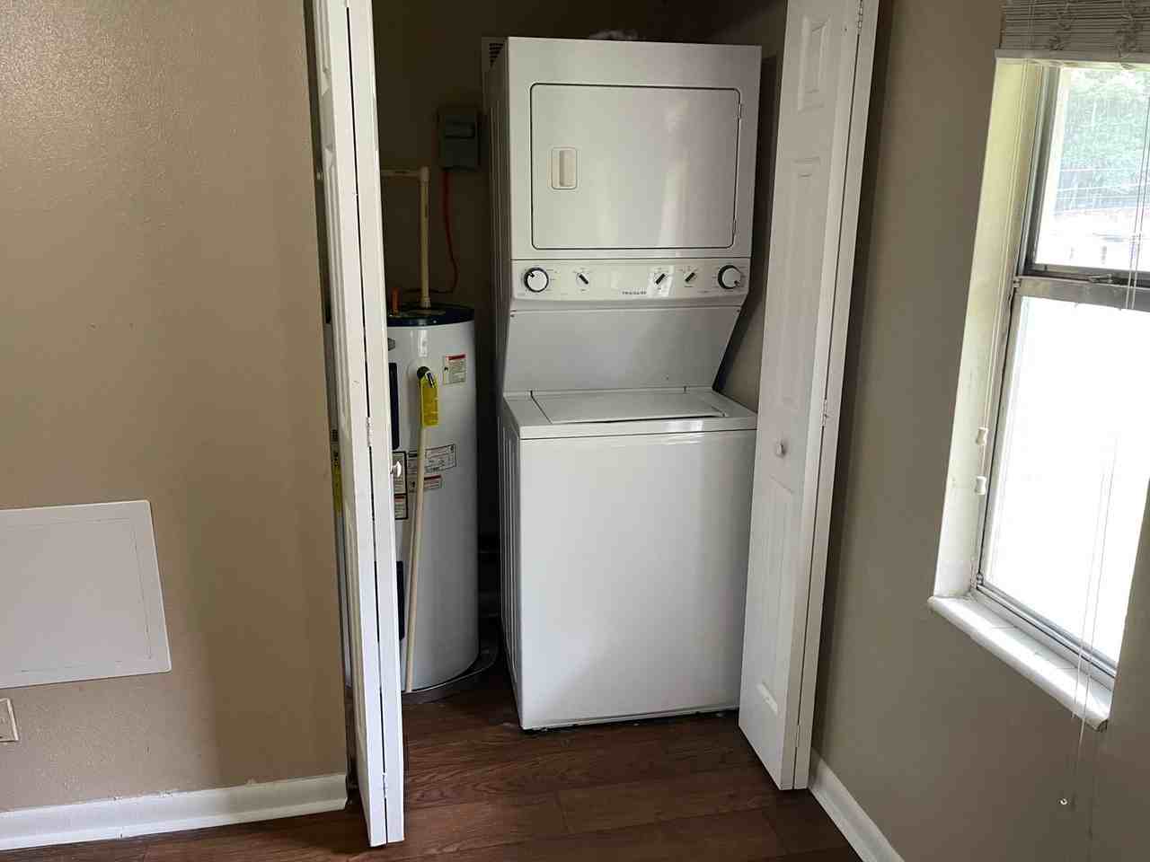 1943 Dawsey St - Photo 3 of 8