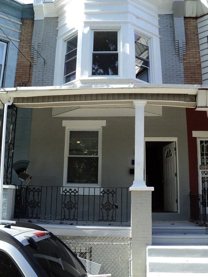 161 Weaver St - Photo 3 of 8
