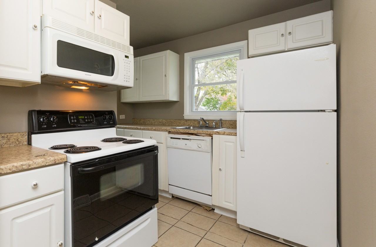 2618 E Grand Ave - Photo 3 of 17