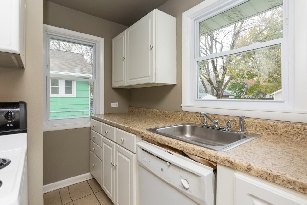 2618 E Grand Ave - Photo 4 of 17