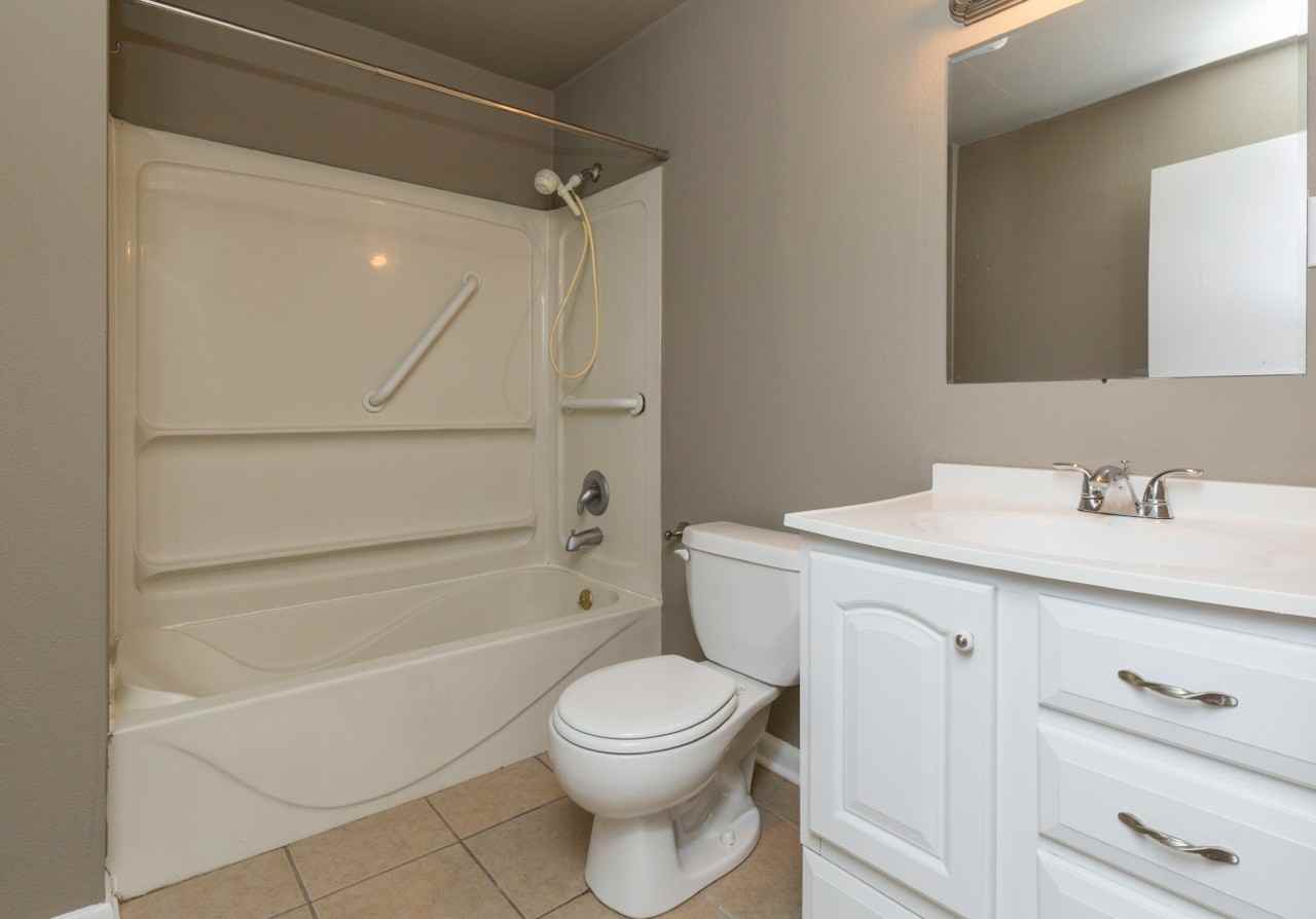 2618 E Grand Ave - Photo 5 of 17