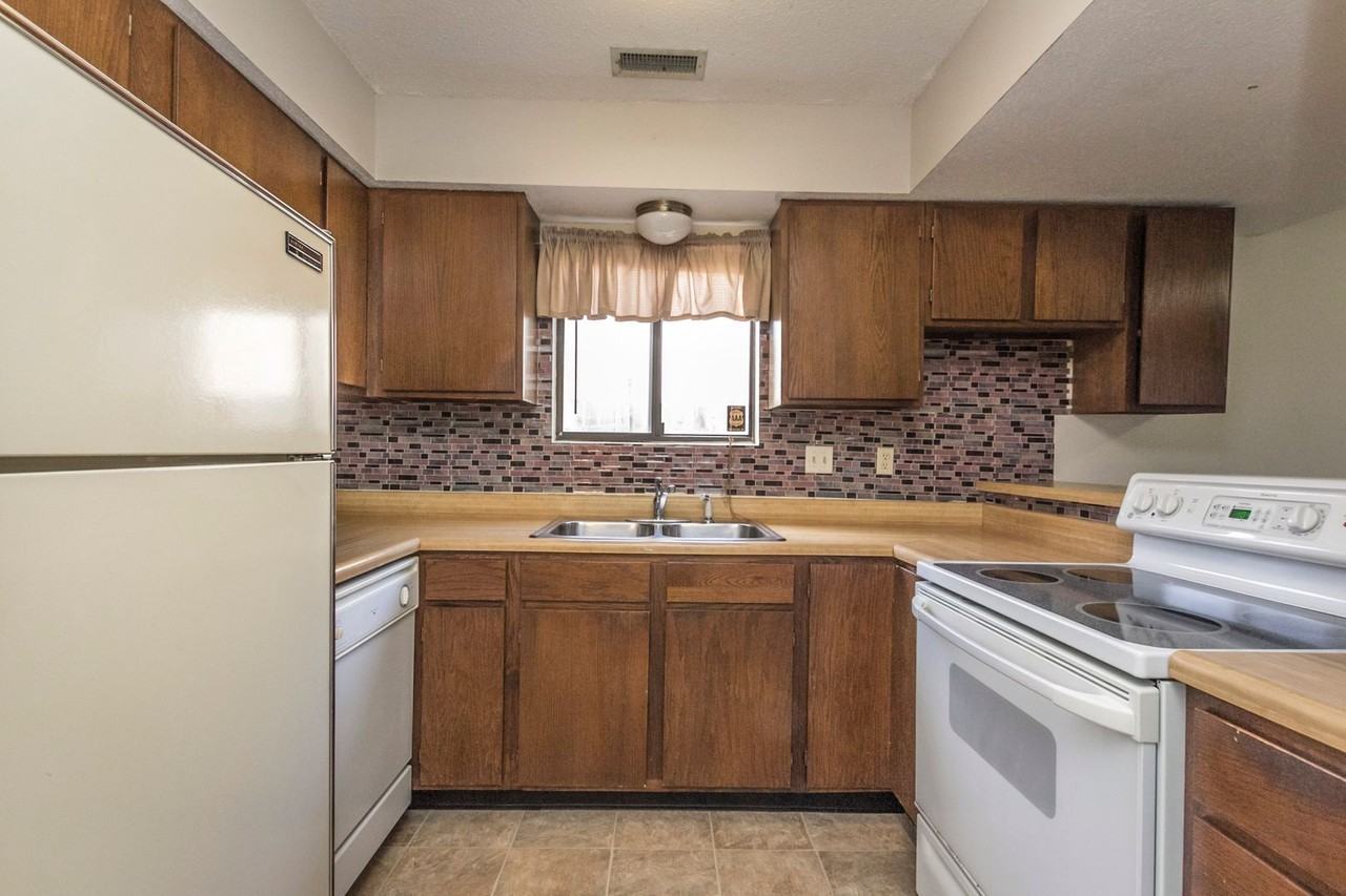 1948 E Bell Ave - Photo 2 of 17