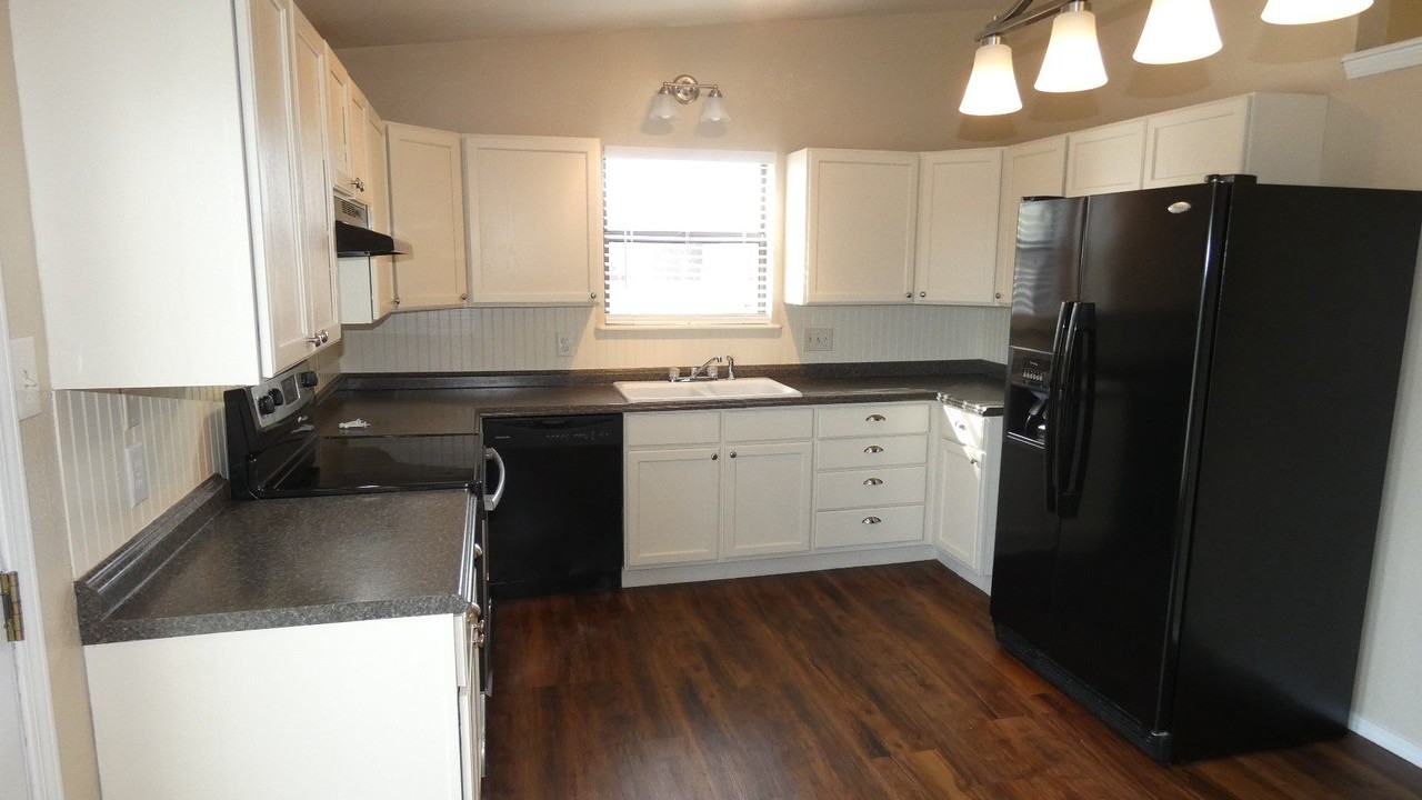 2512 Sw 39th St - Photo 7 of 23