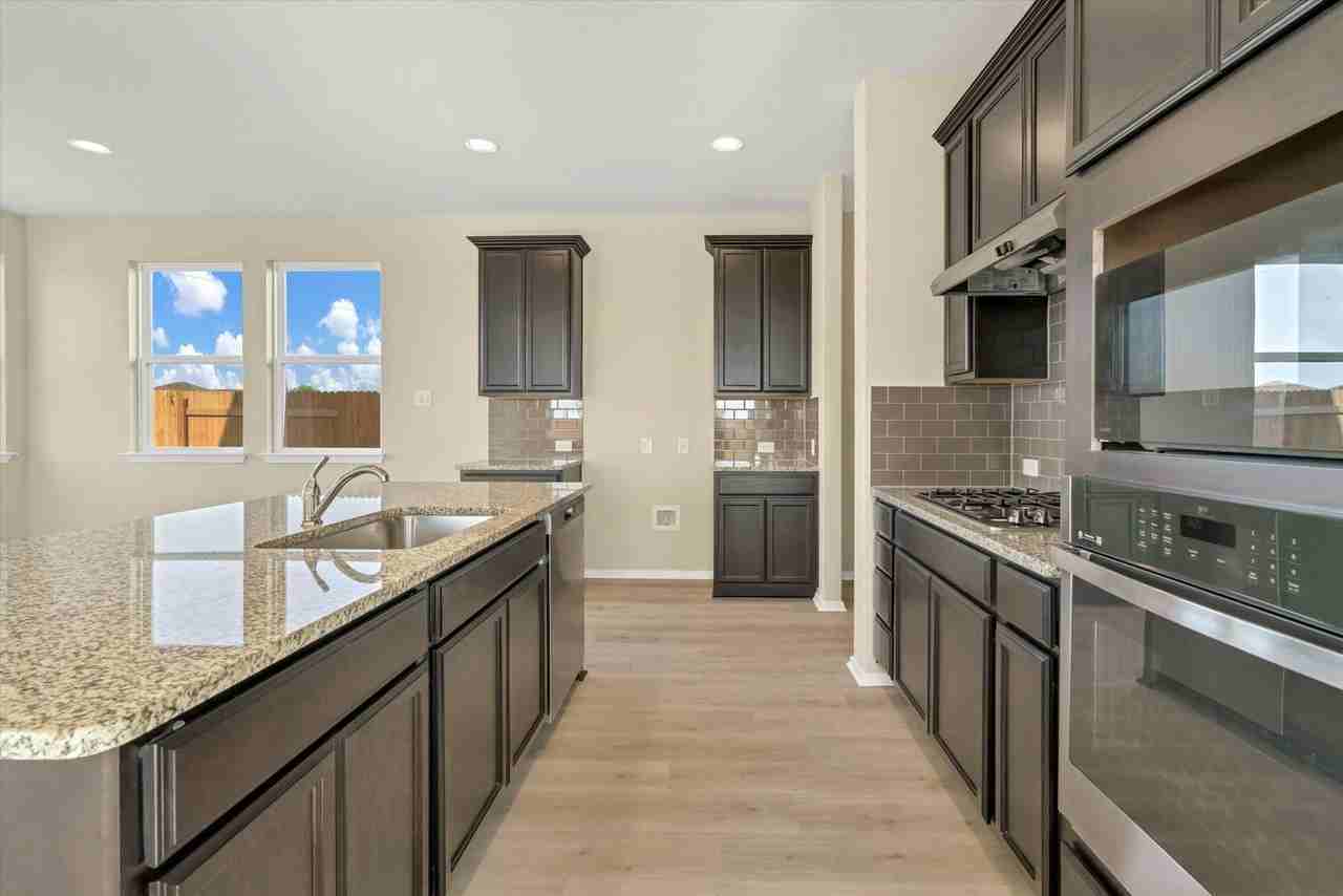 235 Trailside Ln - Photo 4 of 22