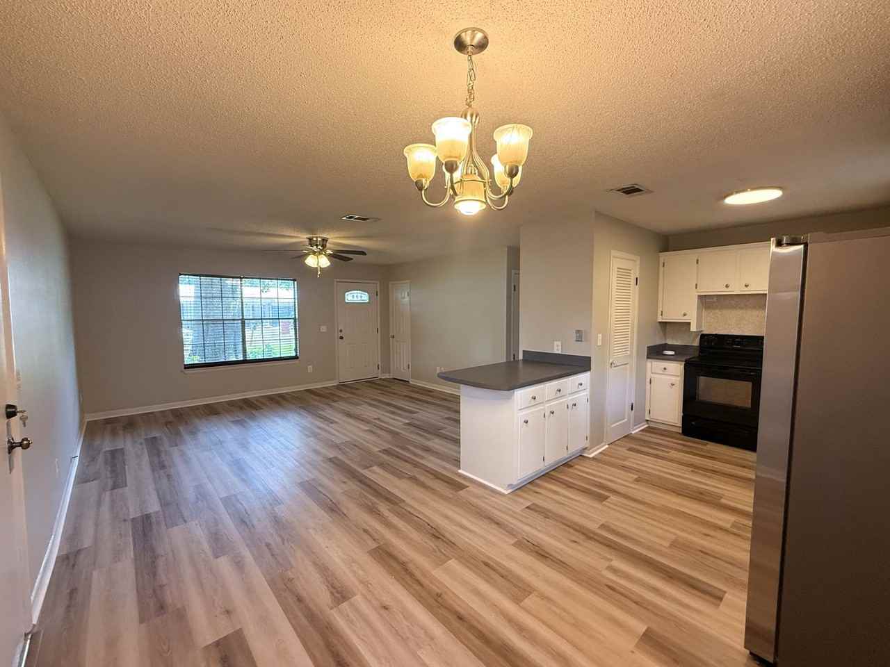 5240 Catalina St - Photo 2 of 16