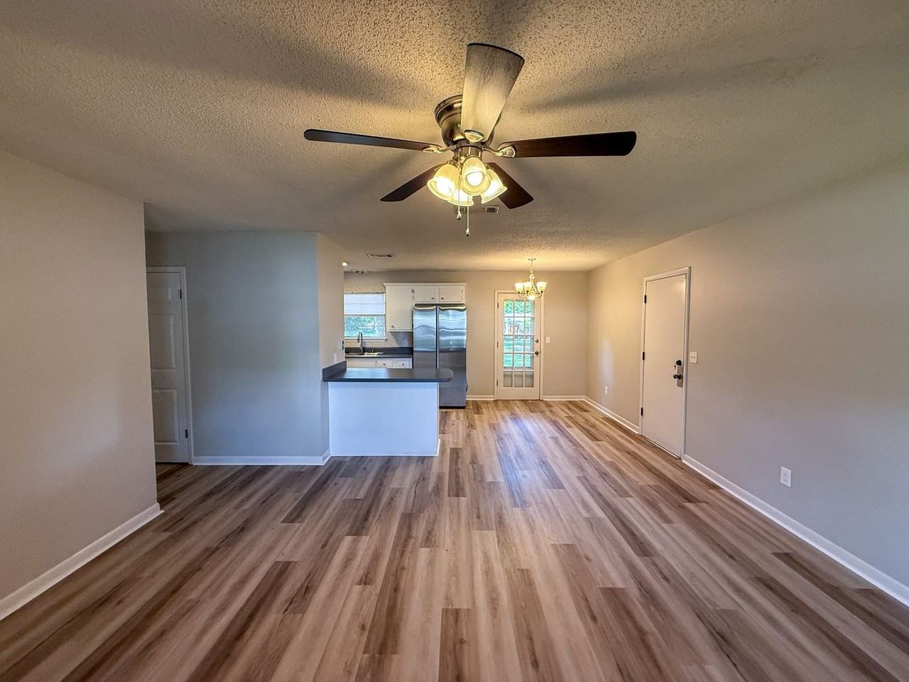 5240 Catalina St - Photo 3 of 16