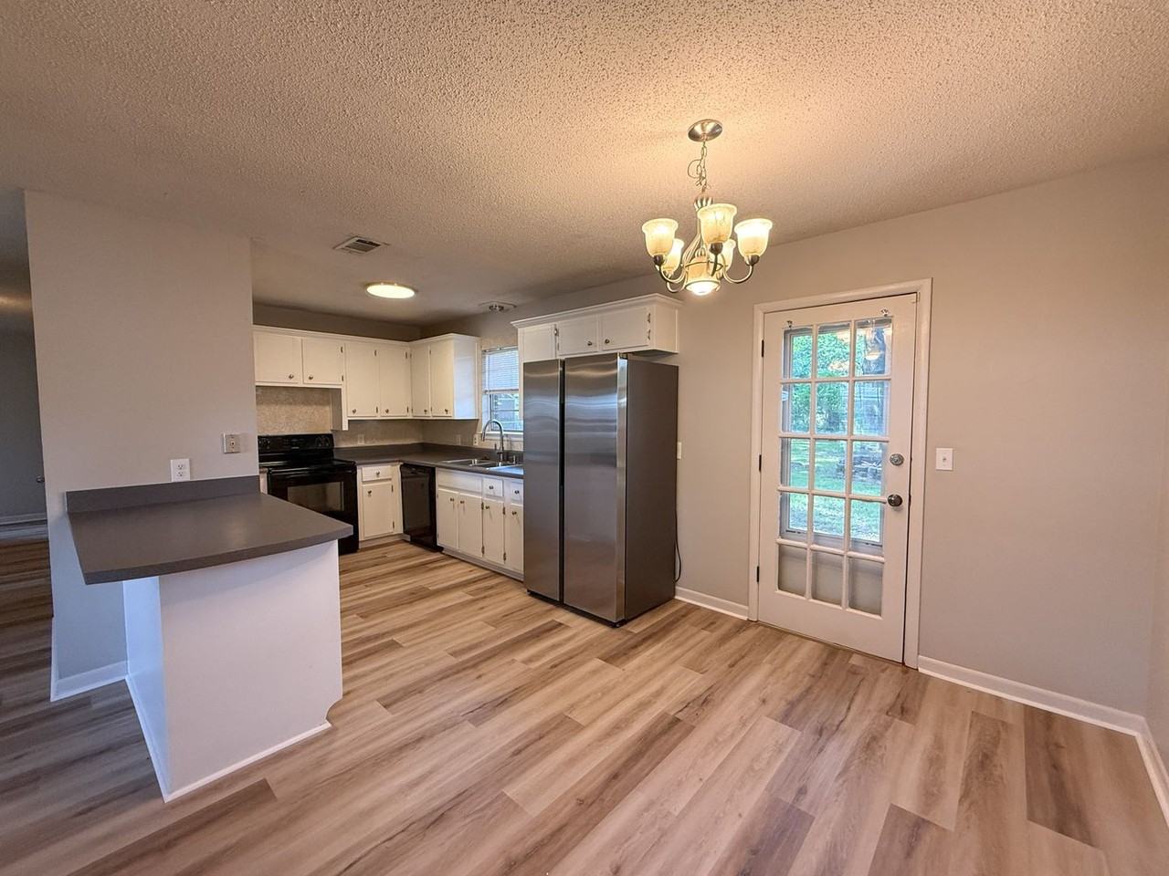 5240 Catalina St - Photo 4 of 16