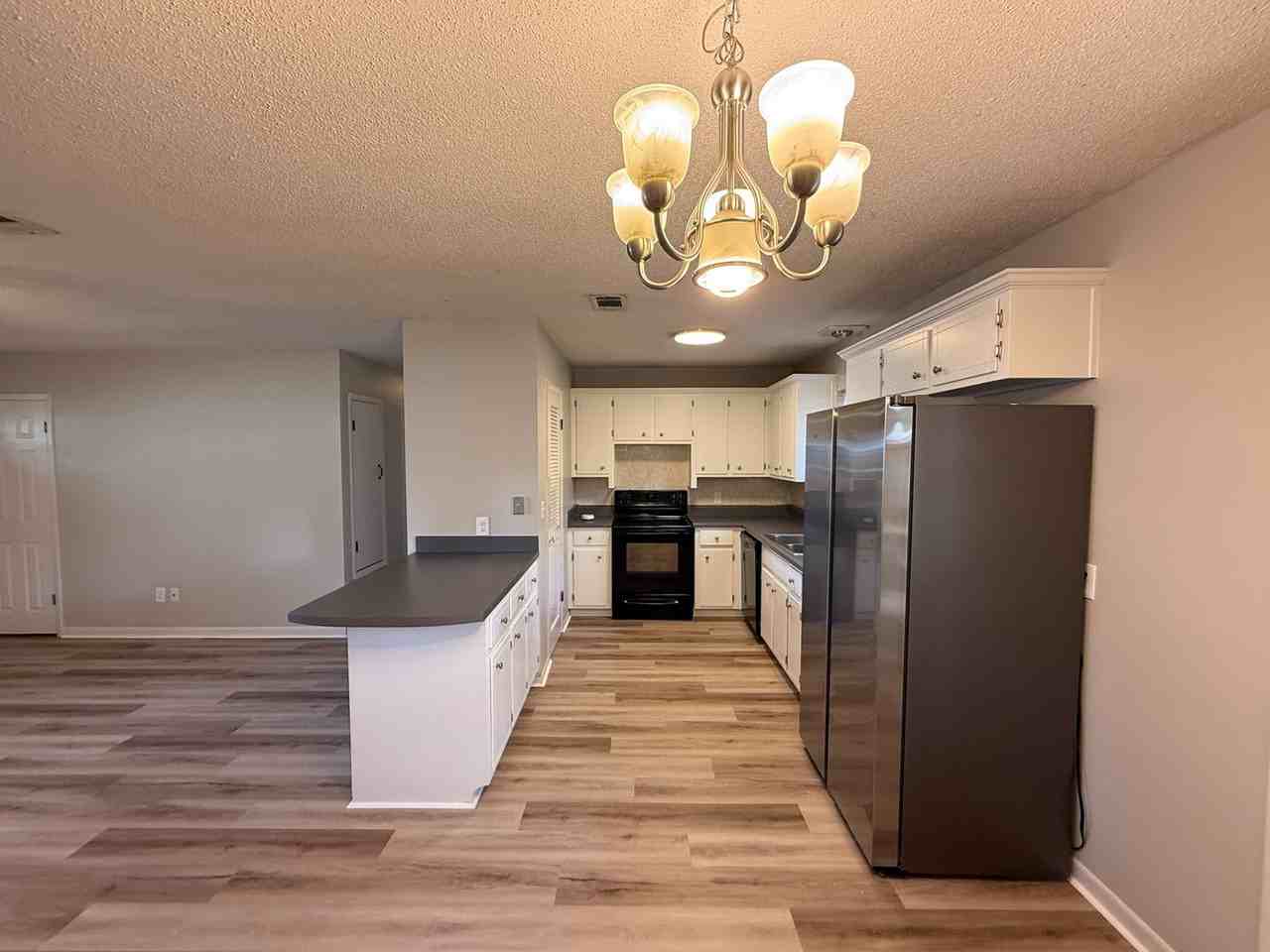 5240 Catalina St - Photo 5 of 16