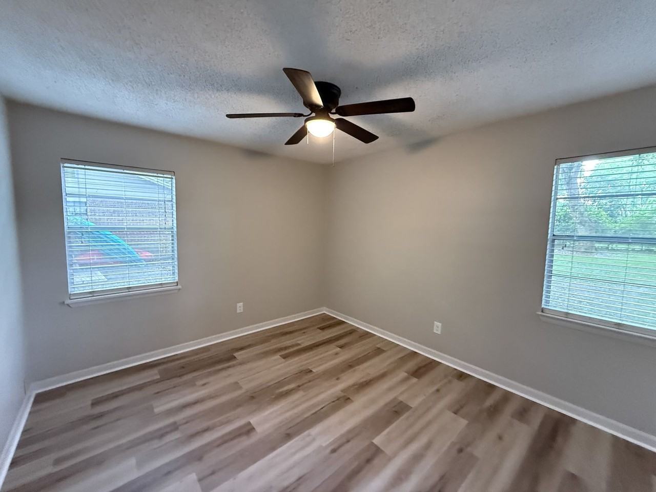5240 Catalina St - Photo 7 of 16