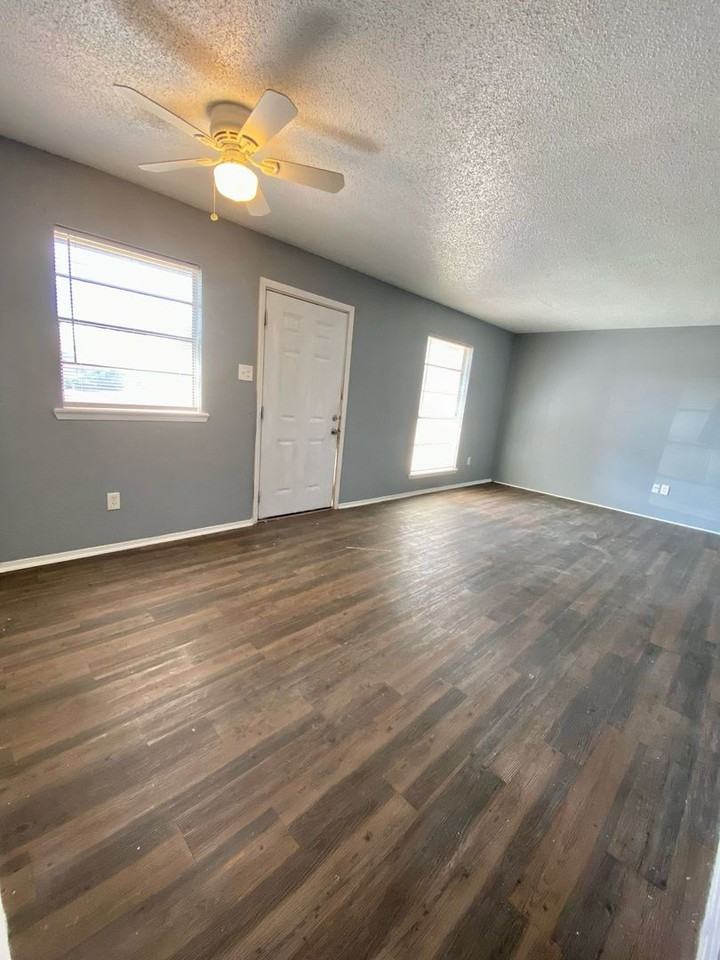 1924 16th St - Photo 2 of 12
