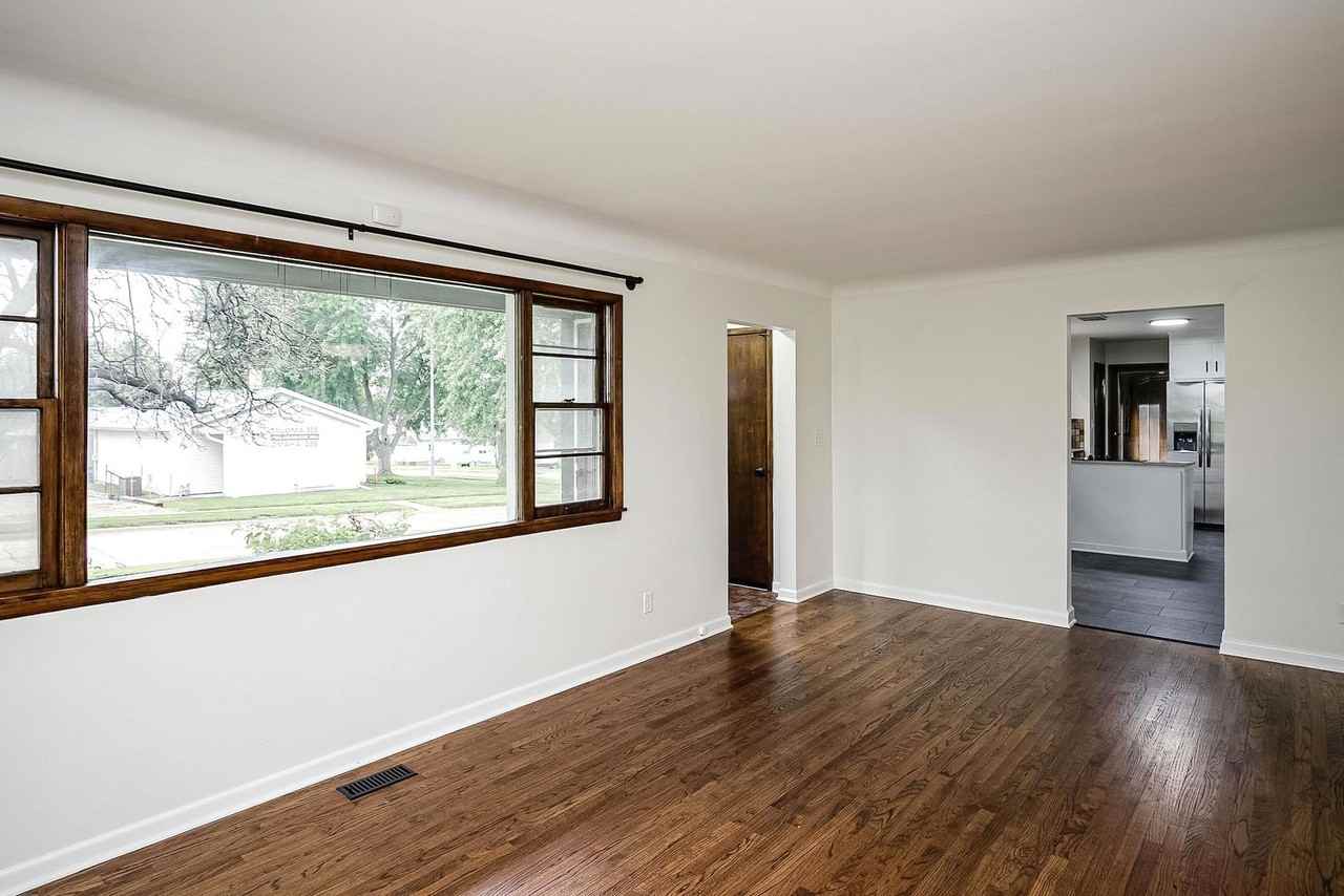 13030 N St - Photo 4 of 38