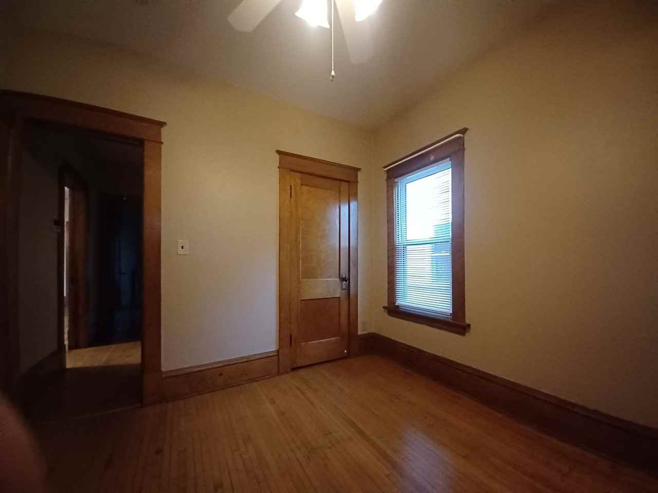 1180 Charles Ave - Photo 4 of 15