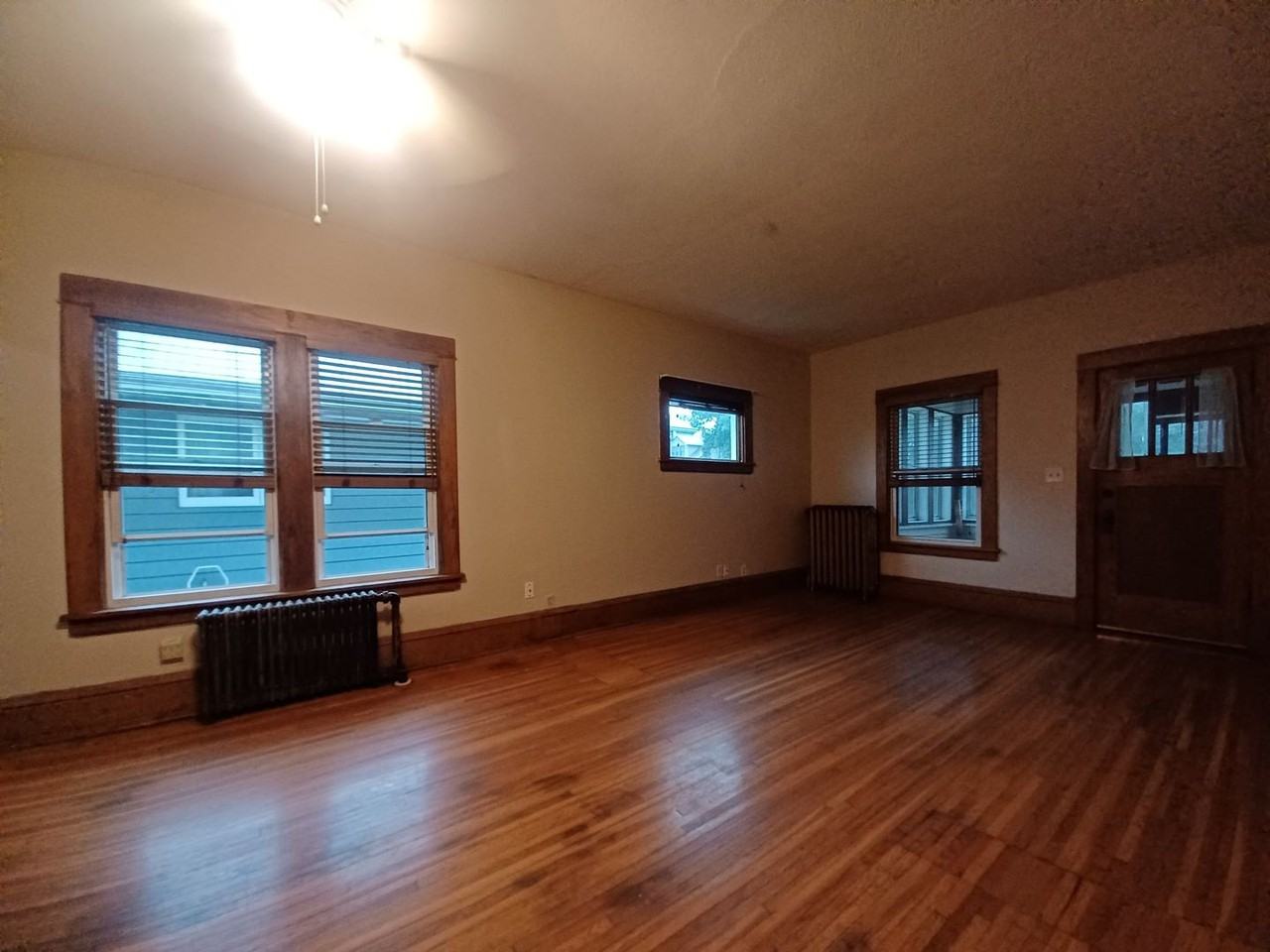 1180 Charles Ave - Photo 5 of 15