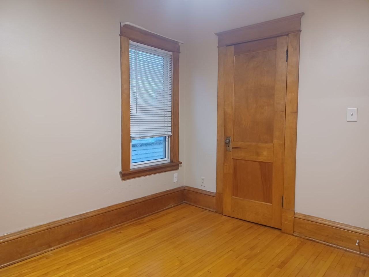 1180 Charles Ave - Photo 7 of 15