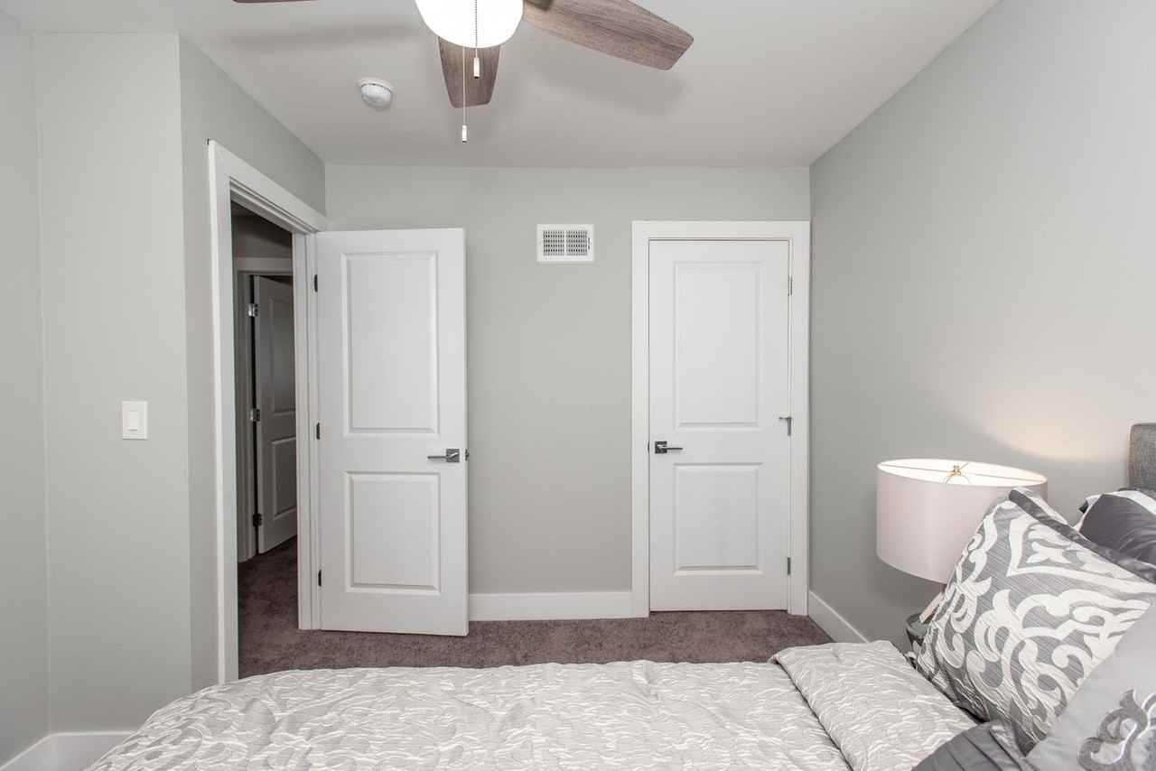 256 Irwin Pl - Photo 2 of 7