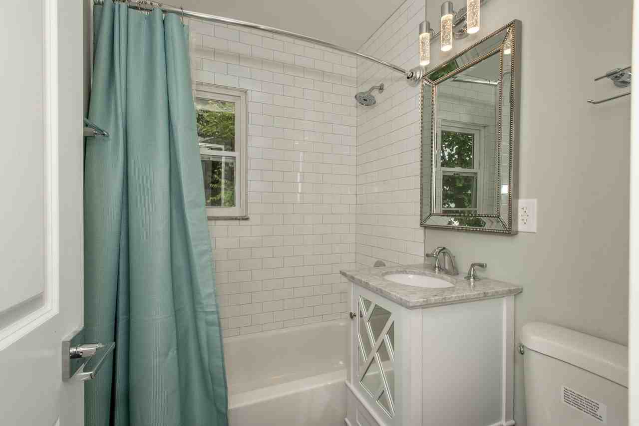 256 Irwin Pl - Photo 4 of 7