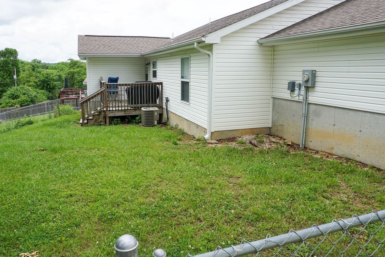 110 Savannah Ct - Photo 2 of 3