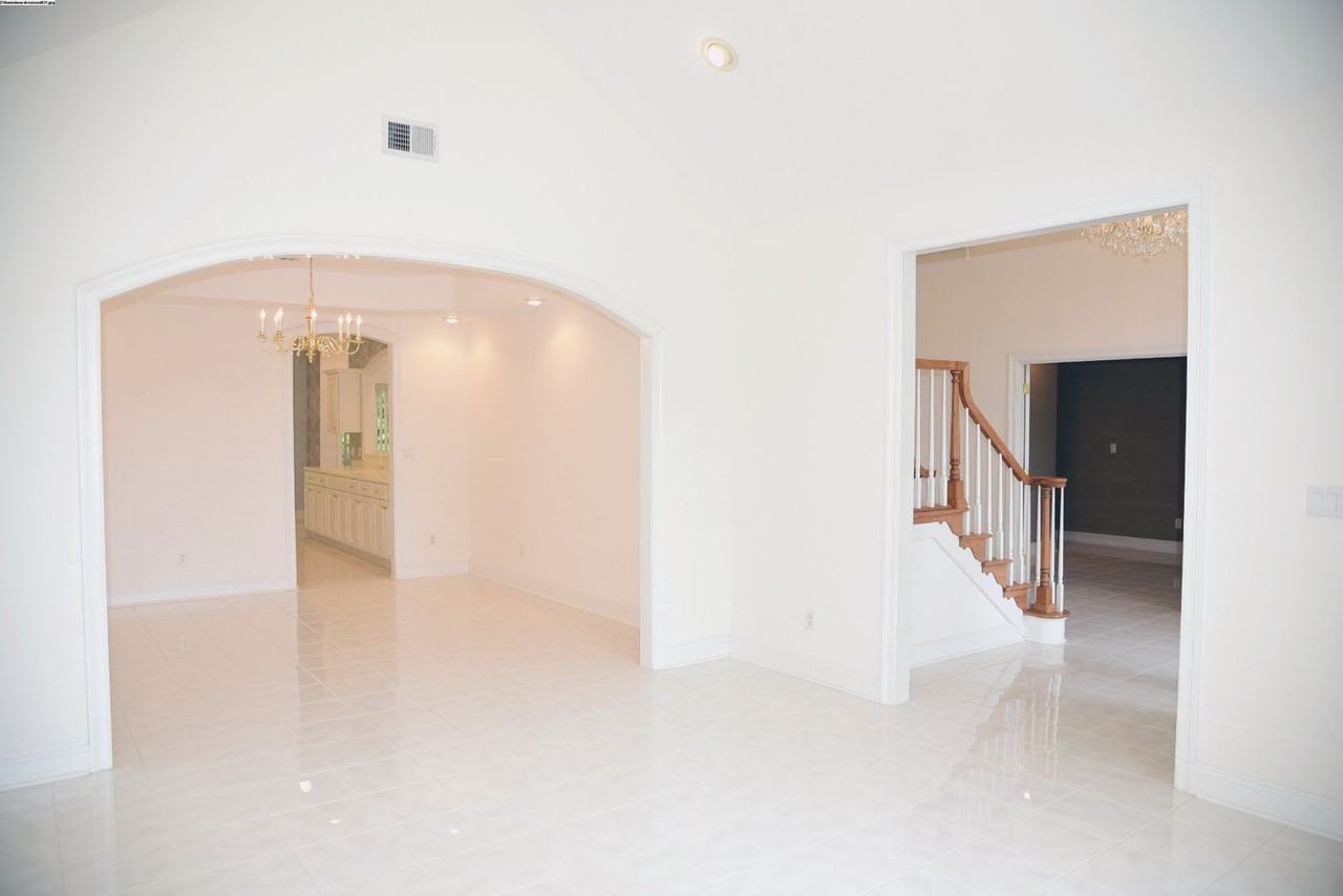 218 Windward Cv E - Photo 7 of 28