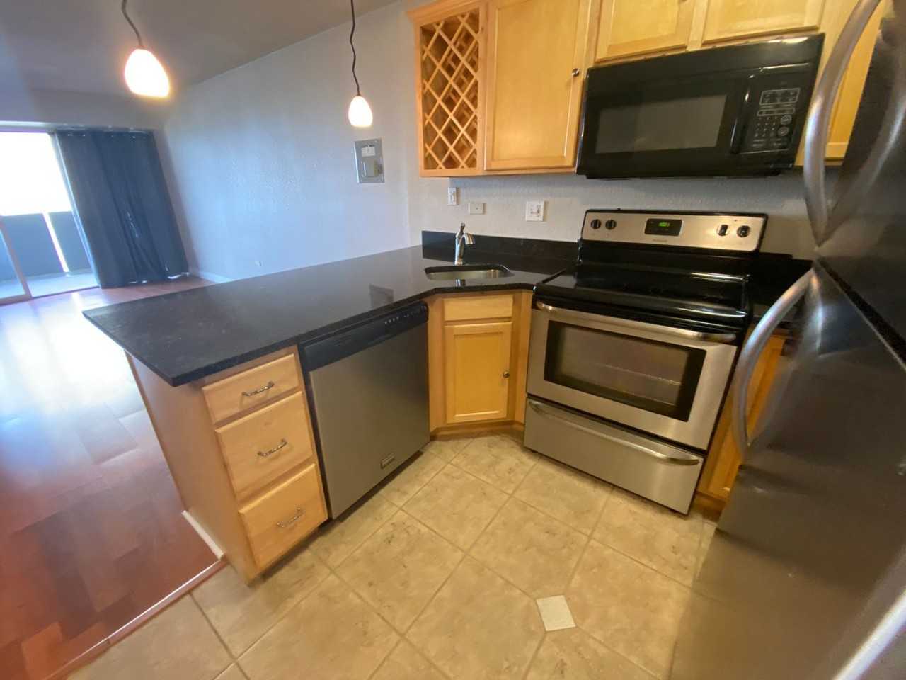 909 N Logan St - Photo 7 of 22