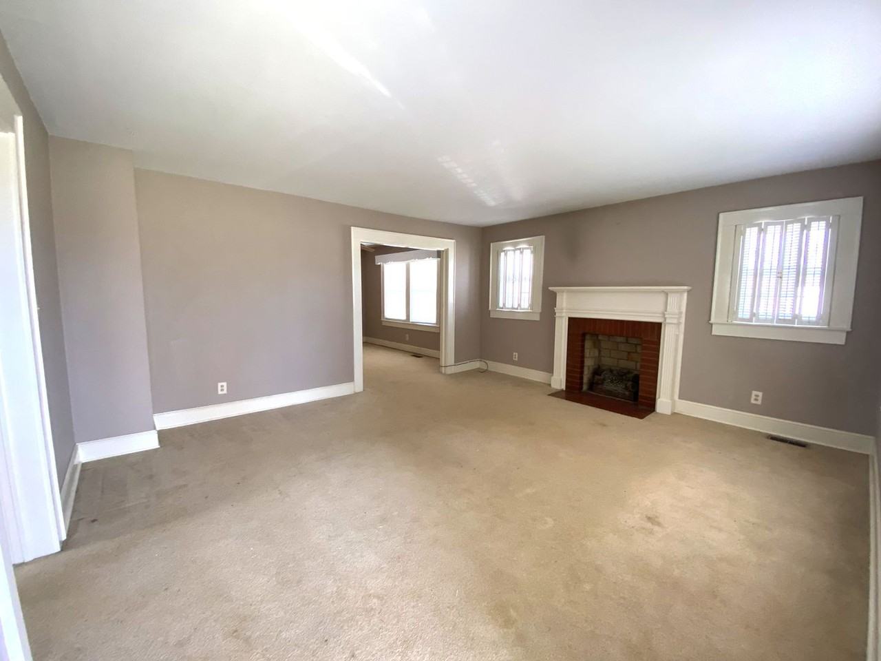 207 S Melville St - Photo 2 of 9