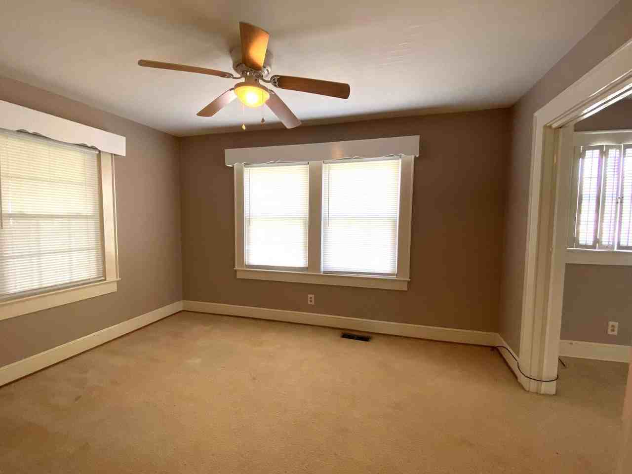 207 S Melville St - Photo 5 of 9