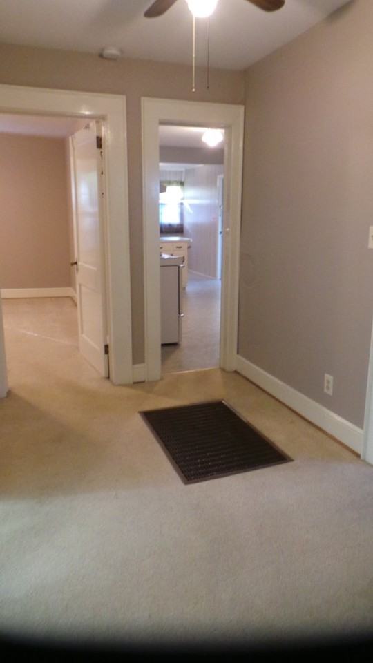 207 S Melville St - Photo 6 of 9