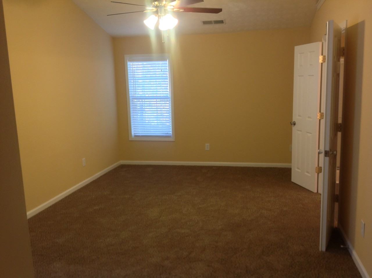 360 Princeton Way - Photo 7 of 11