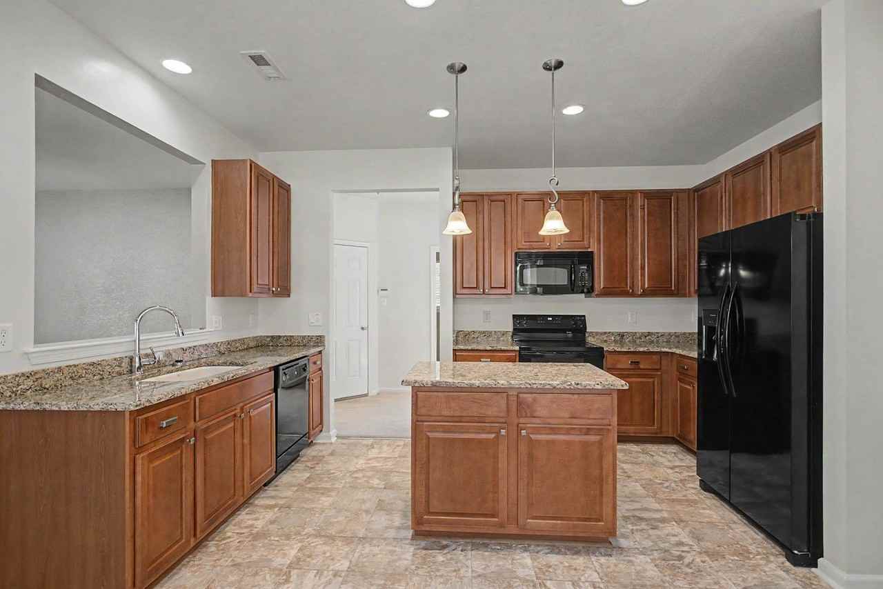 354 Canaan Cir - Photo 4 of 16