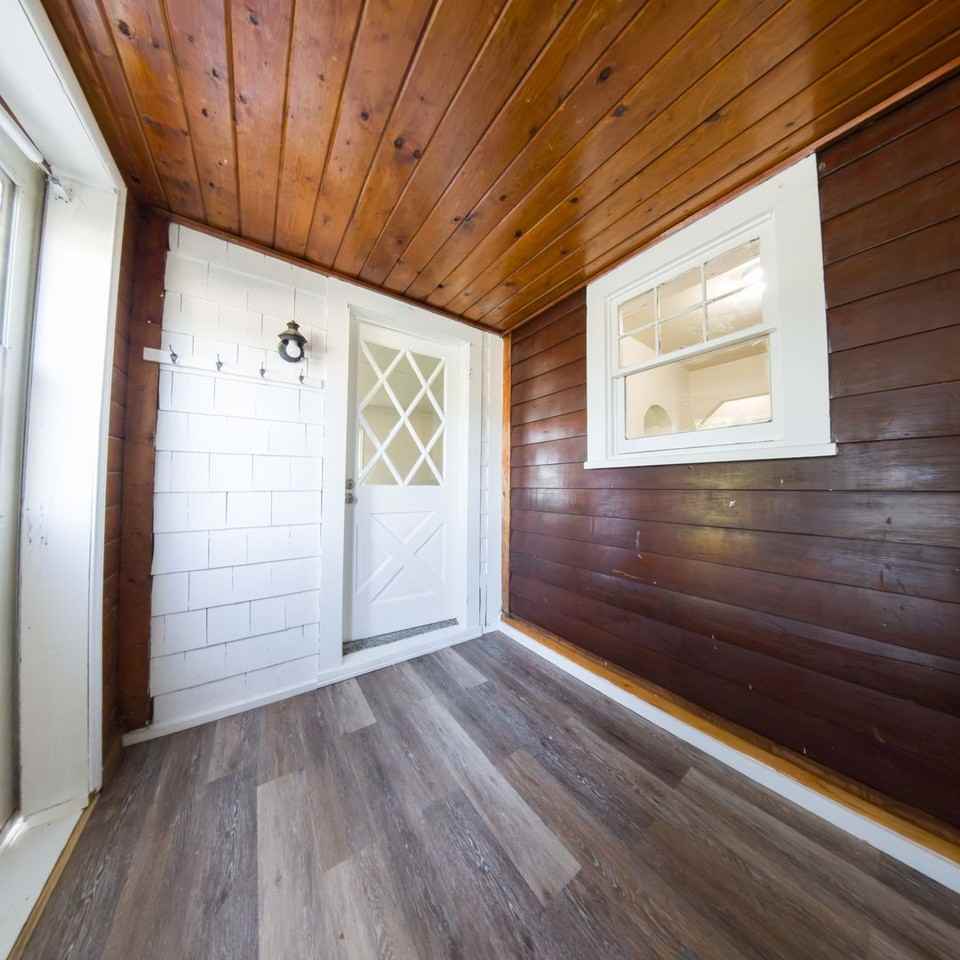 302 Porter Ave - Photo 2 of 17