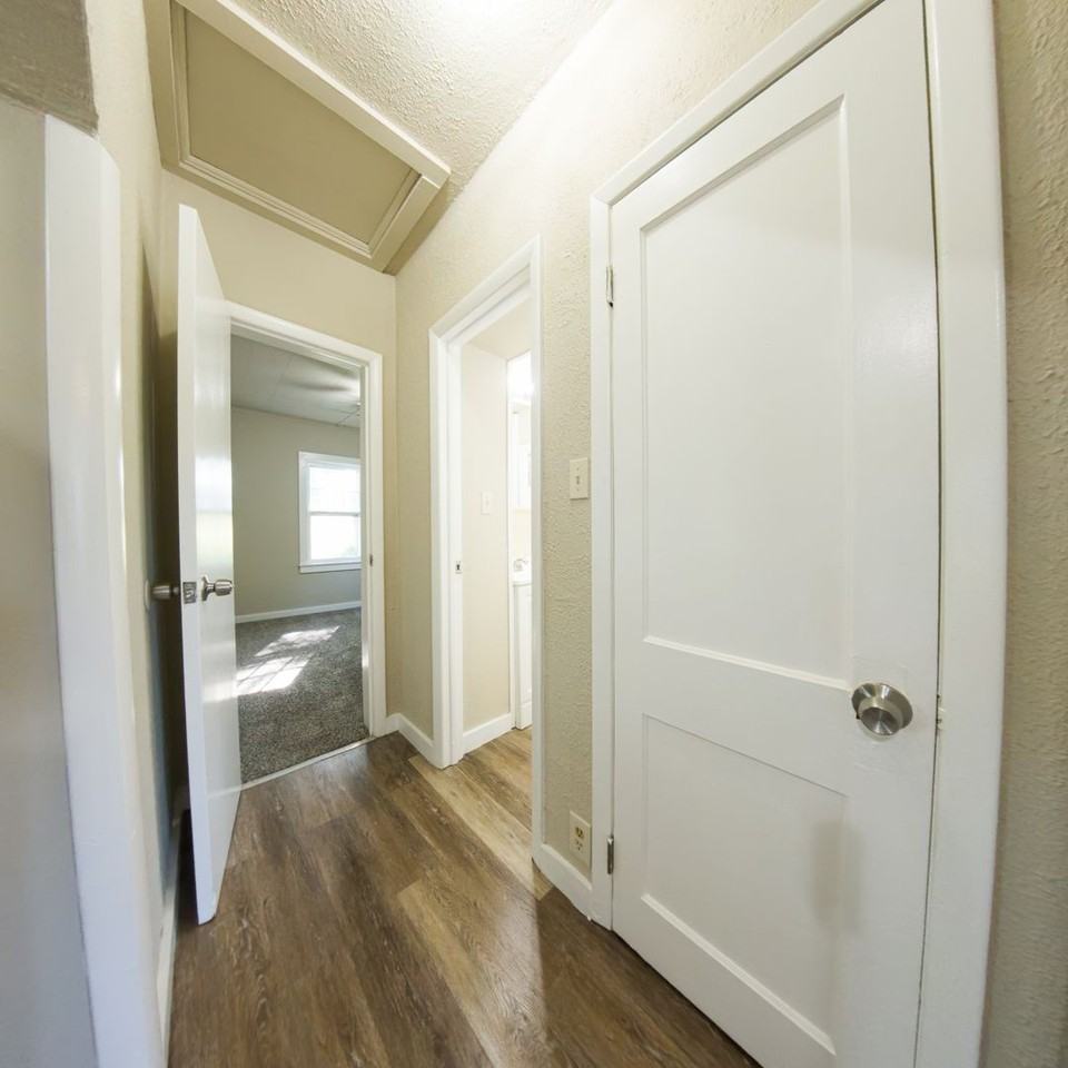 302 Porter Ave - Photo 5 of 17