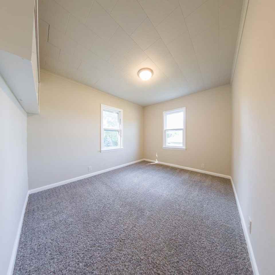 302 Porter Ave - Photo 6 of 17