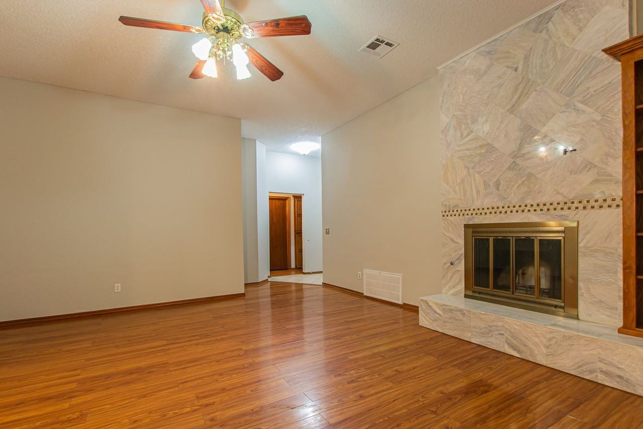 8308 Nw 10th Ter - Photo 4 of 15