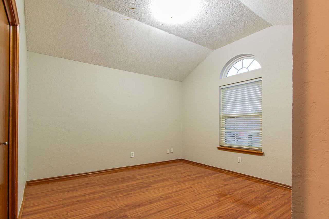 8308 Nw 10th Ter - Photo 6 of 15
