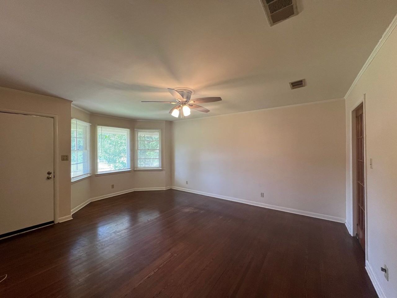 1720 Yarbrough St - Photo 2 of 11