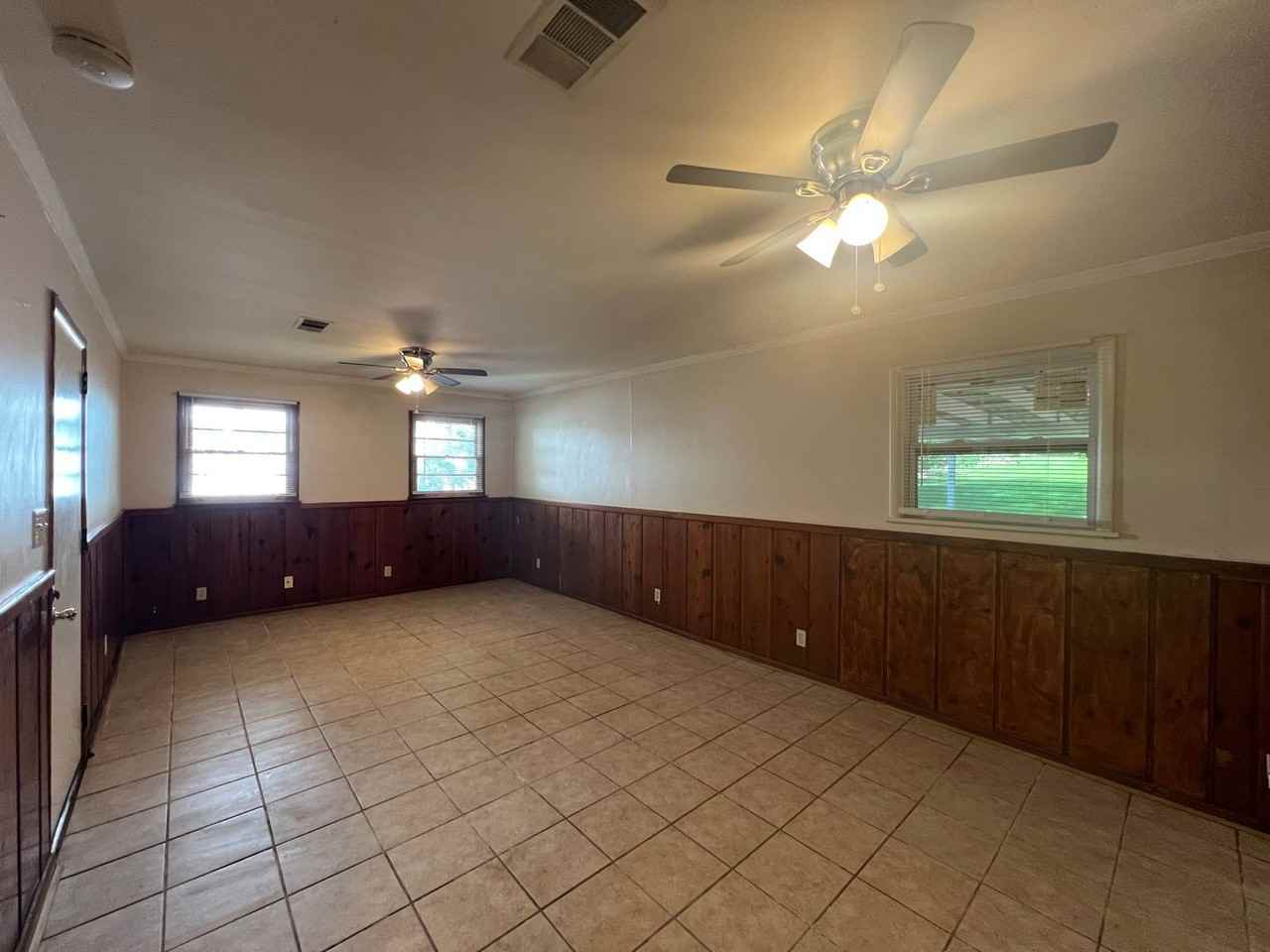 1720 Yarbrough St - Photo 3 of 11
